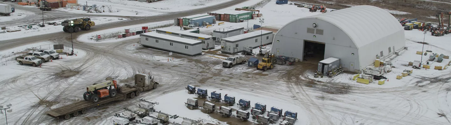 chantier d’hiver enneigé