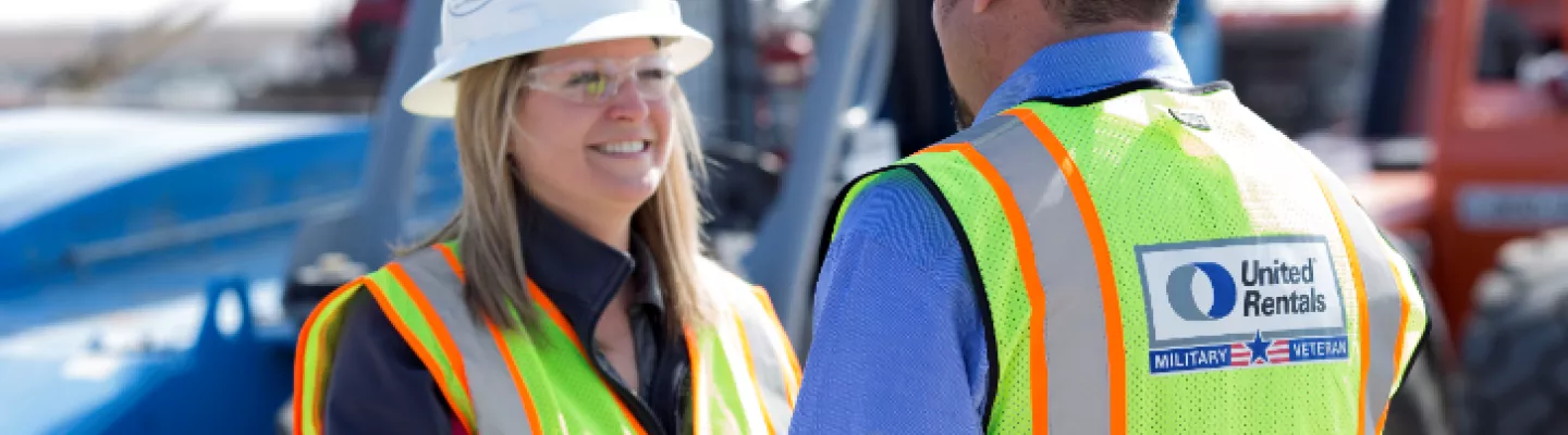 homme et femme sur un chantier
