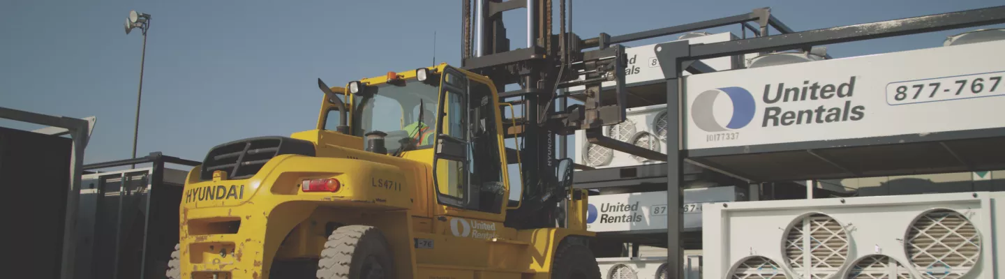 chariot élévateur sur un chantier