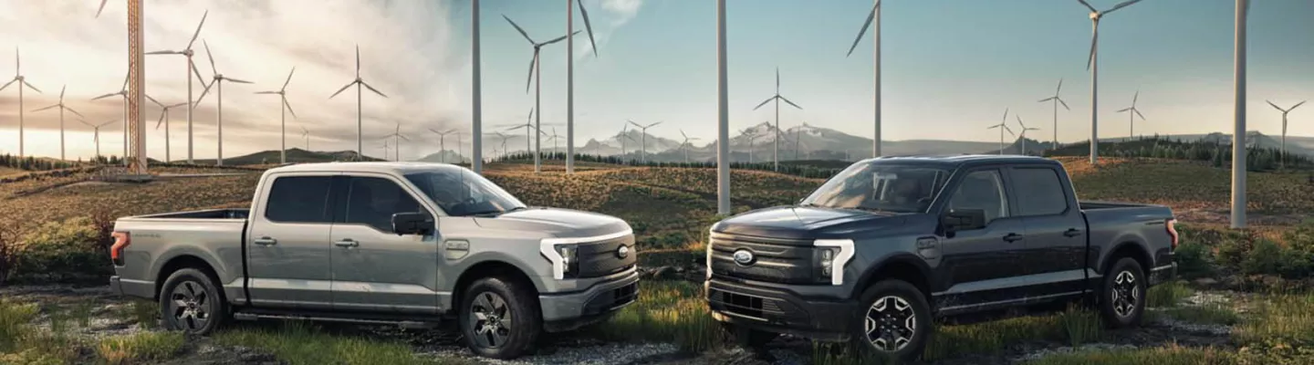 Deux camions Ford EV