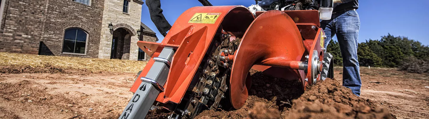 trancheuse à conducteur accompagnant Ditch Witch
