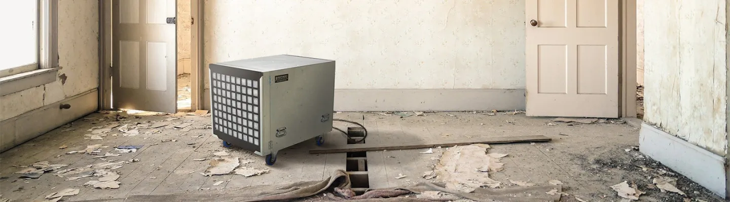 Épurateur d’air dans une pièce en cours de rénovation