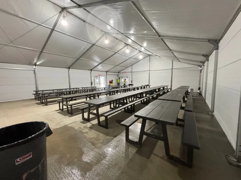 Structures temporaires - Tables et chaises
