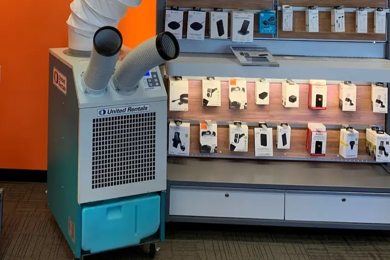 Refroidisseur ponctuel installé dans un magasin de téléphonie cellulaire