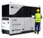 Pile à hydrogène White Generac avec un travailleur debout à proximité