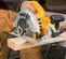Scie circulaire DEWALT jaune, grise et noire, 17,8 cm, électrique