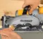 Scie circulaire DEWALT jaune, grise et noire, 18,4 cm, entraînement par vis sans fin, électrique