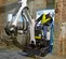 Mini-excavatrice Bobcat blanche et noire