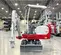 Mini-excavatrice Takeuchi blanche et rouge