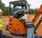 Mini-excavatrice HITACHI orange, grise et noire de 2,5 à 3,5 tonnes, balancement de l’arrière zéro