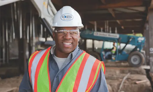 homme sur un chantier de construction