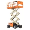 Plateforme élévatrice tout-terrain électrique JLG orange et beige