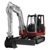 Mini-excavatrice Takeuchi rouge et blanche avec balancement réduit de l’arrière