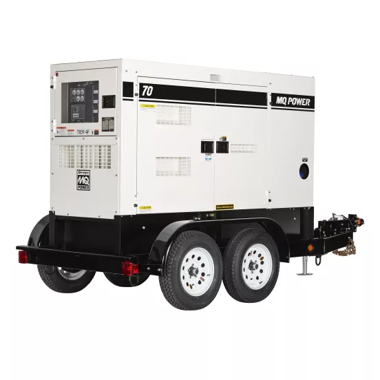 Génératrice remorquable de 56 à 64 kW MULTIQUIP blanche et noire, diesel de niveau 4