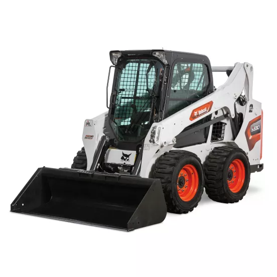 Chargeuse à direction à glissement BOBCAT blanche, noire et orange 860 à 900 kg