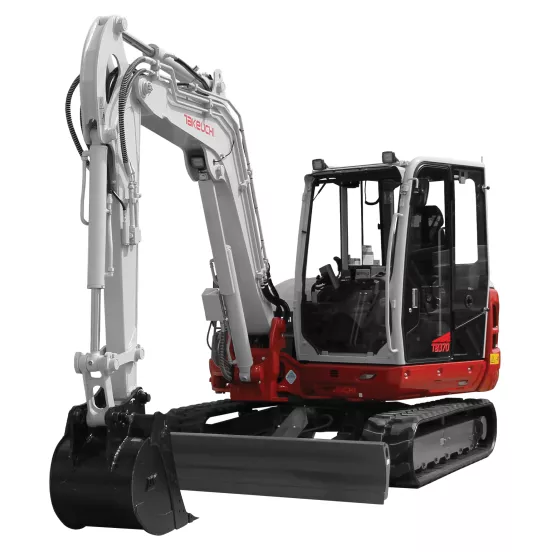 Mini-excavatrice Takeuchi rouge et blanche avec balancement réduit de l’arrière