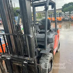 Chariot élévateur d’entrepôt Toyota 8FDU30 2021