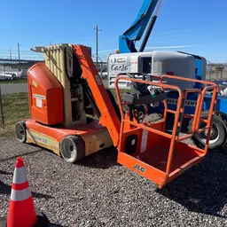 Nacelle élévatrice à mât vertical JLG T32E 2018