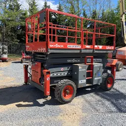 Plateforme élévatrice tout-terrain Skyjack SJ8841RT 2018