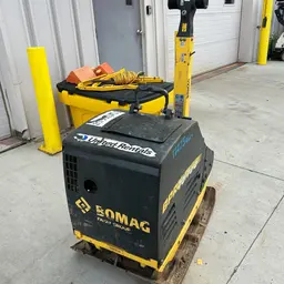 Compacteur à plaque vibratoire BOMAG BPR70/70DE 2022
