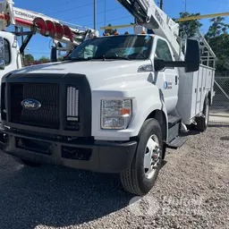 Camion à godet Ford F-750 2024