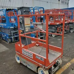 Élévateur autopropulsé une personne Skyjack SJ12 2012