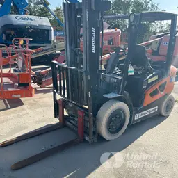 Chariot chariot élévateur d’entrepôt Doosan D25S-9 2023