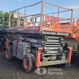 Plateforme élévatrice tout-terrain Skyjack SJ8841RT 2015