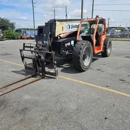 chariot élévateur JLG 742 2019