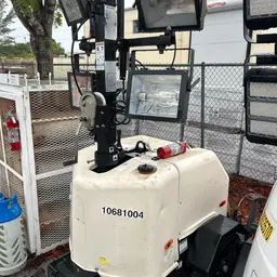 Tour d’lampes portatives Terex RL4 2017