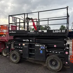 plateforme élévatrice tout-terrain Skyjack SJ8841RT 2019